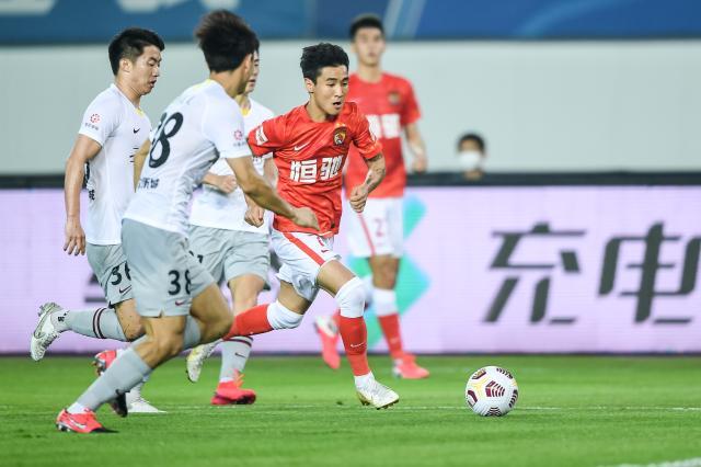 星空体育官网-【中超】韦世豪头球广州队1比1河北 郑智执教第1分